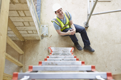 Worker knee injury after falling